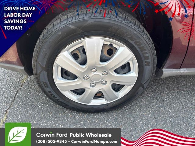 Used 2006 Bordeaux Red Metallic Chevrolet  image 9