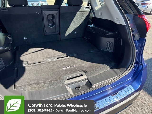 Used 2017 Caspian Blue Nissan  image 30