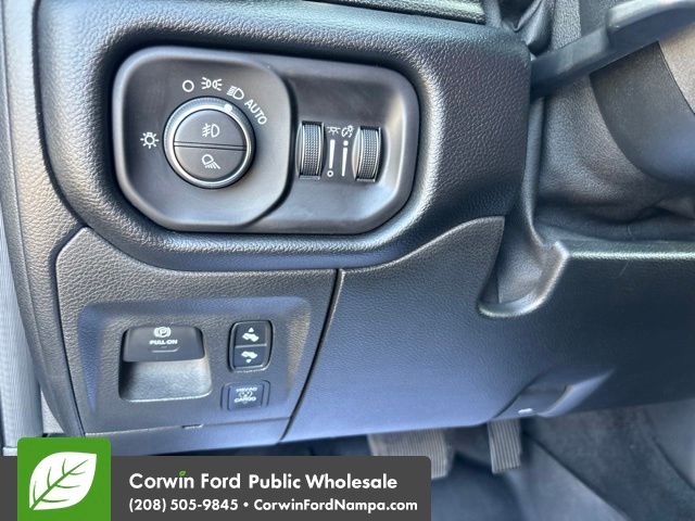 Used 2019 Blue Streak Pearlcoat RAM  image 15