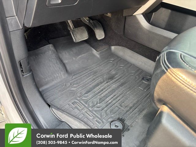 Used 2019 Oxford White Ford  image 24