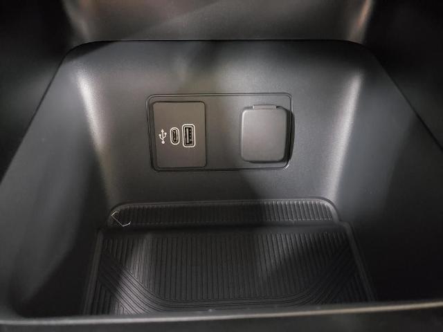 New 2027 Star White Metallic Tri-Coat Ford Active image 18