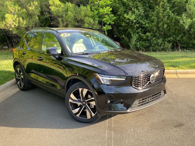 2023 Volvo XC40 B5 Plus Dark AWD's photo