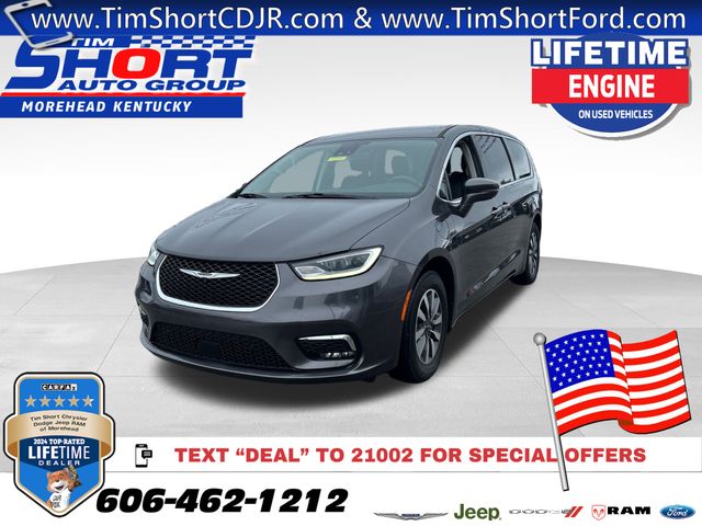 2022 Chrysler Pacifica Hybrid Touring L's photo