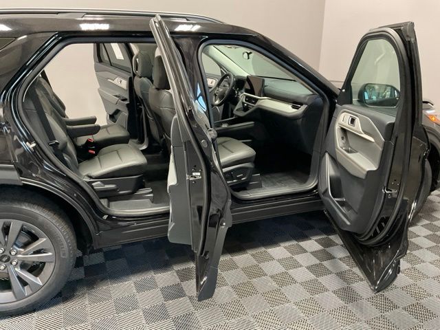New 2026 Agate Black Metallic Ford Active image 24