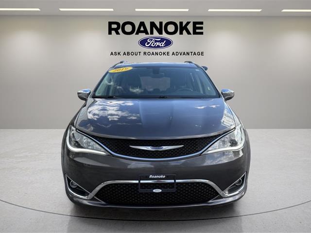 Used 2019 Chrysler Pacifica Limited with VIN 2C4RC1GG9KR552239 for sale in Roanoke, IL