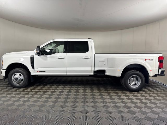 New 2026 Star White Metallic Tri-Coat Ford F-350® Platinum® image 6