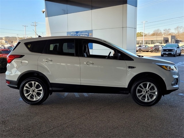 Used 2019 Ford Escape SE with VIN 1FMCU9GD2KUA25603 for sale in Little Rock, AR