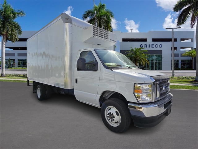 2025 Ford E-Series Cutaway Base's photo