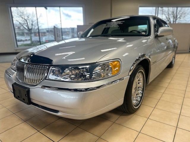 2000 Lincoln Town Car