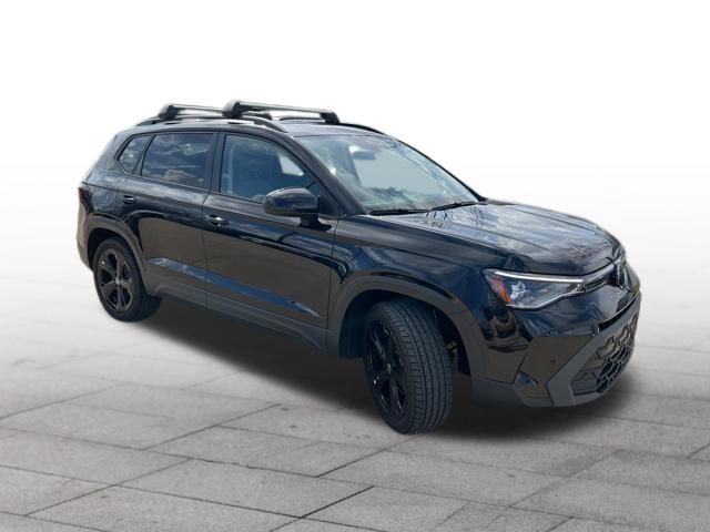 2025 Volkswagen Taos 1.5T SE Black 4Motion's photo