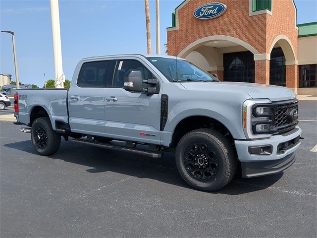 New 2025 Ford Super Duty F-350 SRW LARIAT New 2025 Ford Super Duty F-350 SRW LARIAT