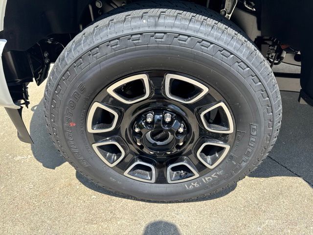 New 2026 Star White Metallic Tri-Coat Ford F-350® Platinum® image 44