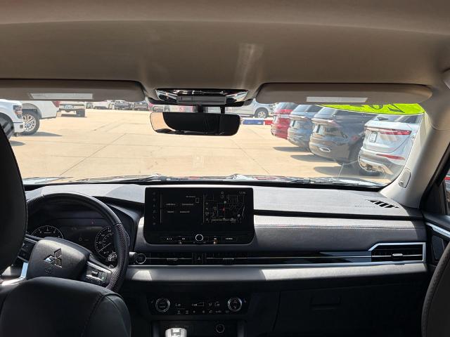 2025 Mitsubishi Outlander SE - Photo 16