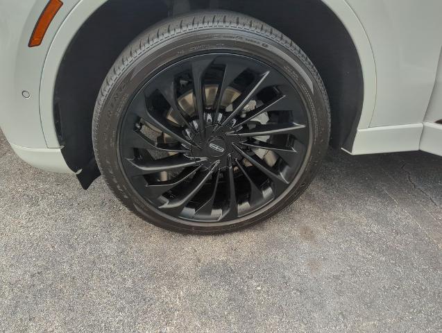 Vehicle Image 25