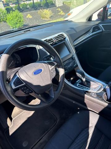 Used 2016 Ruby Red Tinted Clearcoat Ford SE image 27