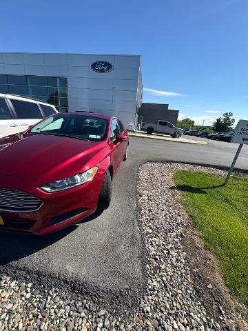 Used 2016 Ruby Red Tinted Clearcoat Ford SE image 28