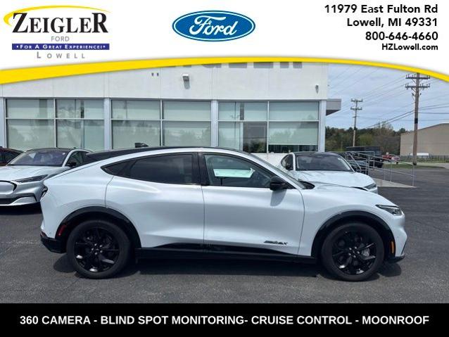 2023 Ford Mustang-Mach-e Premium's photo