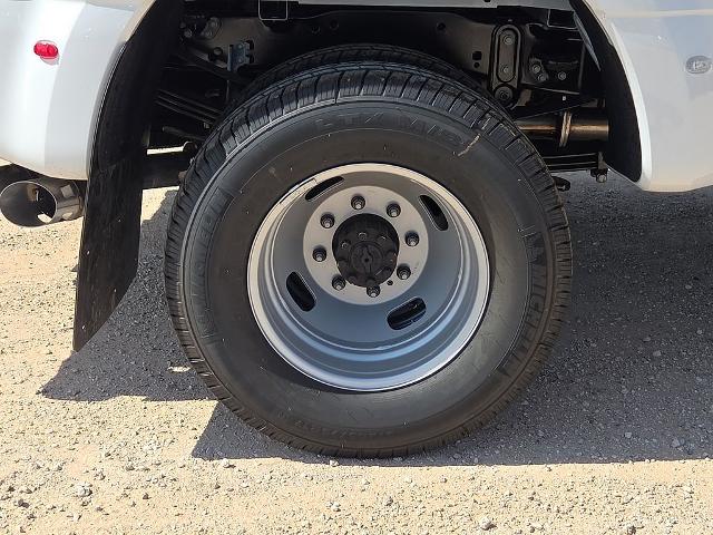 New 2026 White Ford F350 4X4 CREW/C image 38