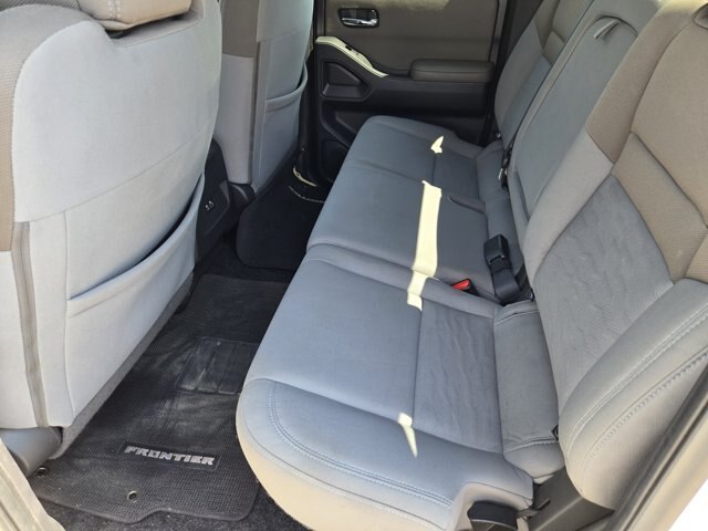 Used 2022 Glacier White Nissan  image 28