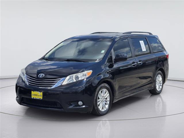 2015 Toyota Sienna XLE 8 Passenger