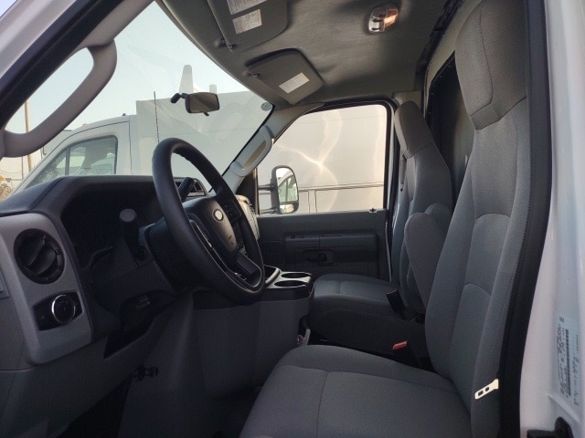 2025 Ford E-Series Cutaway Base