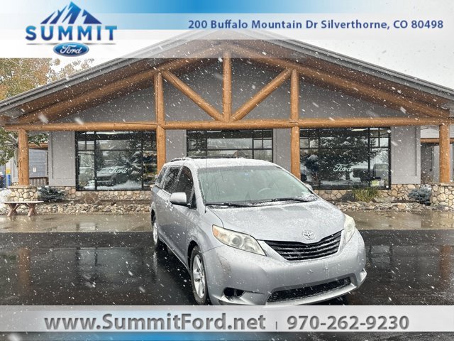 2013 Toyota Sienna LE 8 Passenger