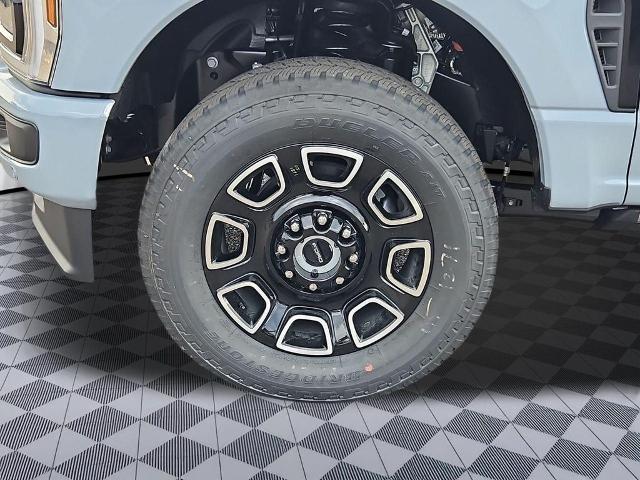 New 2026 Glacier Gray Metallic Tri-Coat Ford F-250® Platinum® image 36
