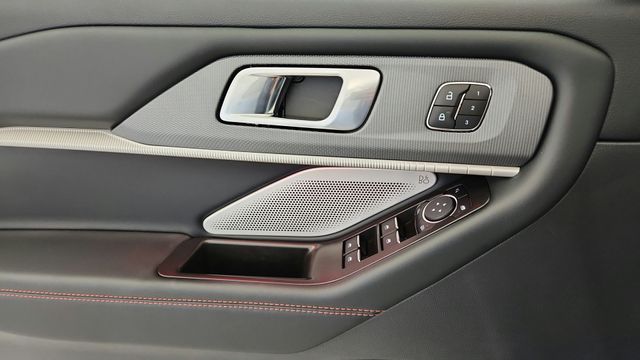 2026 Ford Explorer ST - Photo 47