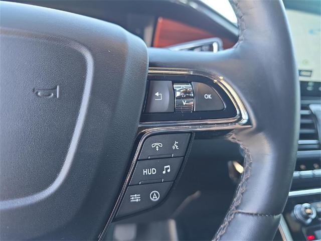 Vehicle Image 25