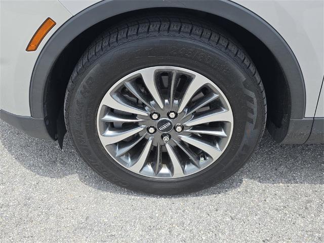 Vehicle Image 9