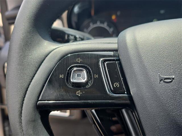 Vehicle Image 25