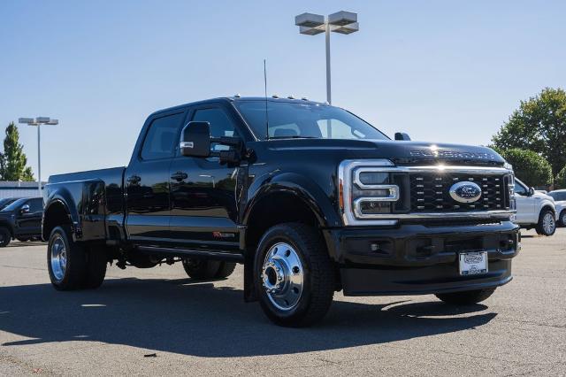 2025 Ford F-450 Super Duty Platinum