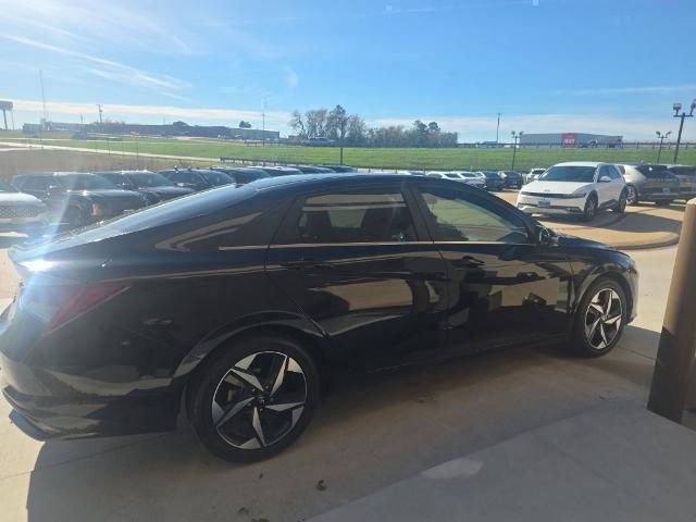 2023 Hyundai Elantra Limited's photo