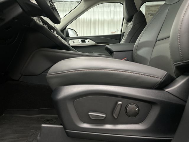 New 2026 Agate Black Metallic Ford Active image 44