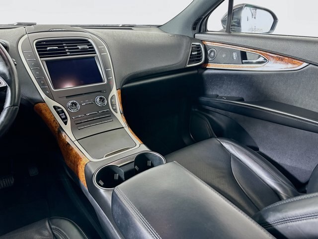 Vehicle Image 25