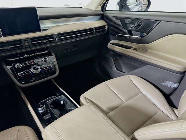Vehicle Image 23