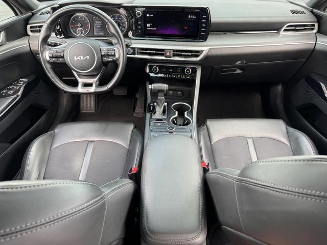 Used 2022 Wolf Gray Kia  image 11