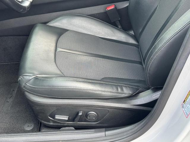 Used 2022 Wolf Gray Kia  image 16