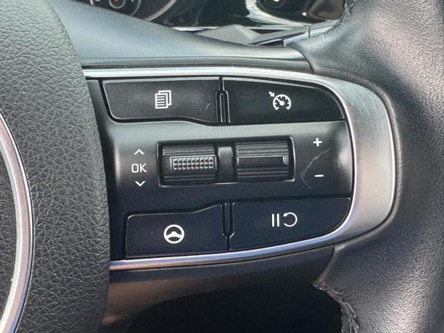 Used 2022 Wolf Gray Kia  image 18