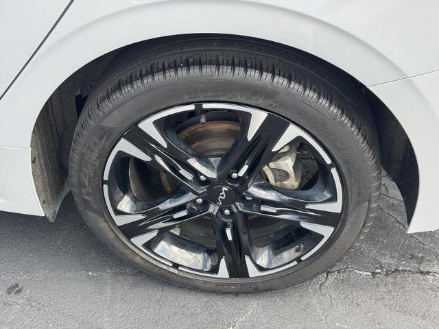 Used 2022 Wolf Gray Kia  image 7