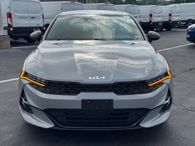 Used 2022 Wolf Gray Kia  image 9
