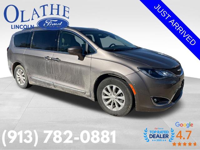 Used 2018 Chrysler Pacifica Touring L Plus with VIN 2C4RC1EG8JR227955 for sale in Kansas City