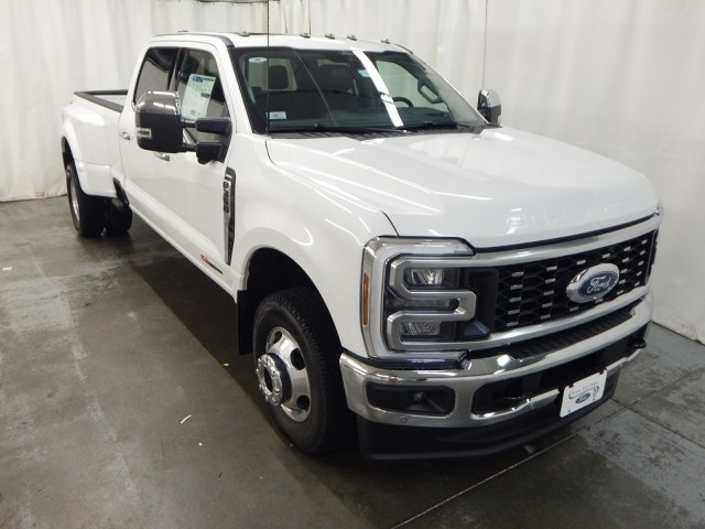 New 2025 Ford Super Duty F-350 DRW LARIAT New 2025 Ford Super Duty F-350 DRW LARIAT