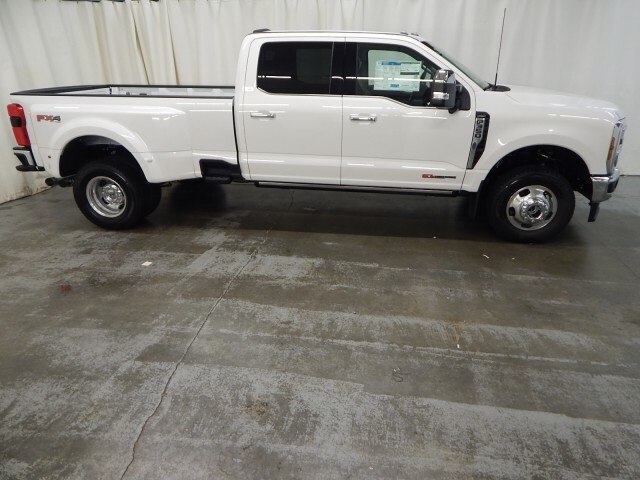 New 2025 Ford Super Duty F-350 DRW LARIAT New 2025 Ford Super Duty F-350 DRW LARIAT