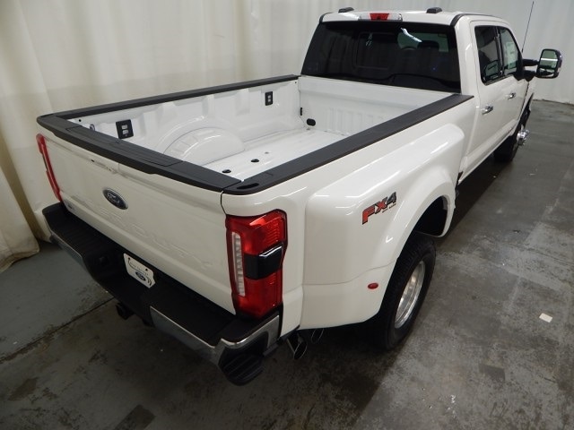 New 2025 Ford Super Duty F-350 DRW LARIAT New 2025 Ford Super Duty F-350 DRW LARIAT