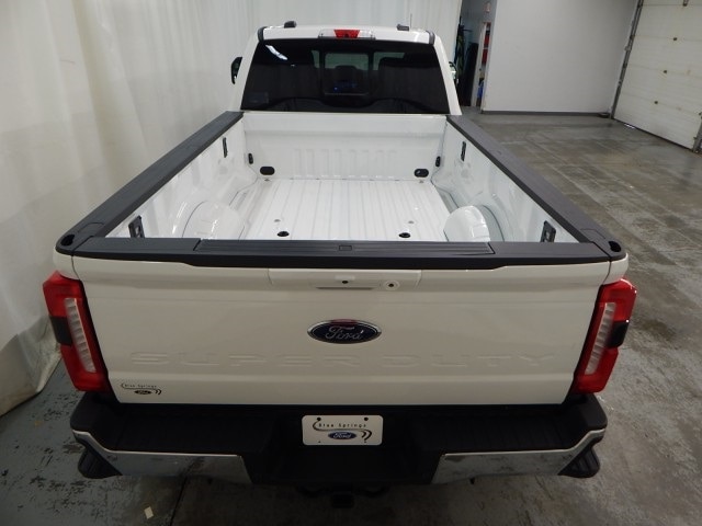 New 2025 Ford Super Duty F-350 DRW LARIAT New 2025 Ford Super Duty F-350 DRW LARIAT