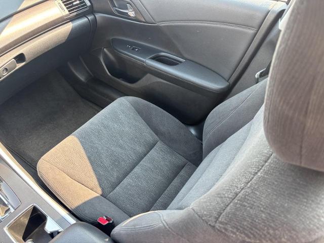 Used 2014 Alabaster Silver Metallic Honda  image 15