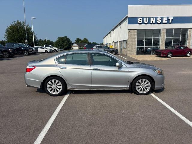 Used 2014 Alabaster Silver Metallic Honda  image 2