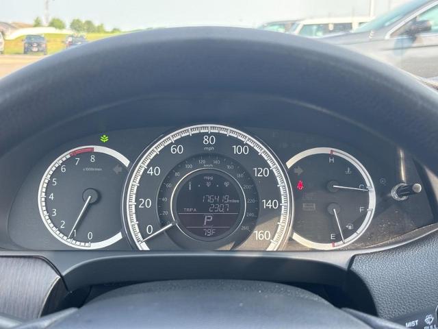 Used 2014 Alabaster Silver Metallic Honda  image 20