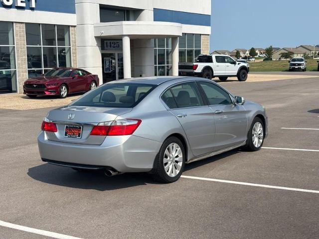 Used 2014 Alabaster Silver Metallic Honda  image 3